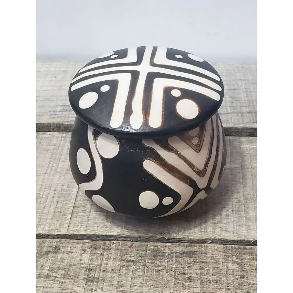 PERUVIAN POTTERY Artist Signed Chulacanas Peru Jose Marquez Mini  Lidded Jar Pot